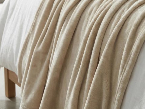 Frazada Velour Premium: Confort Aterciopelado y Máximo Volumen